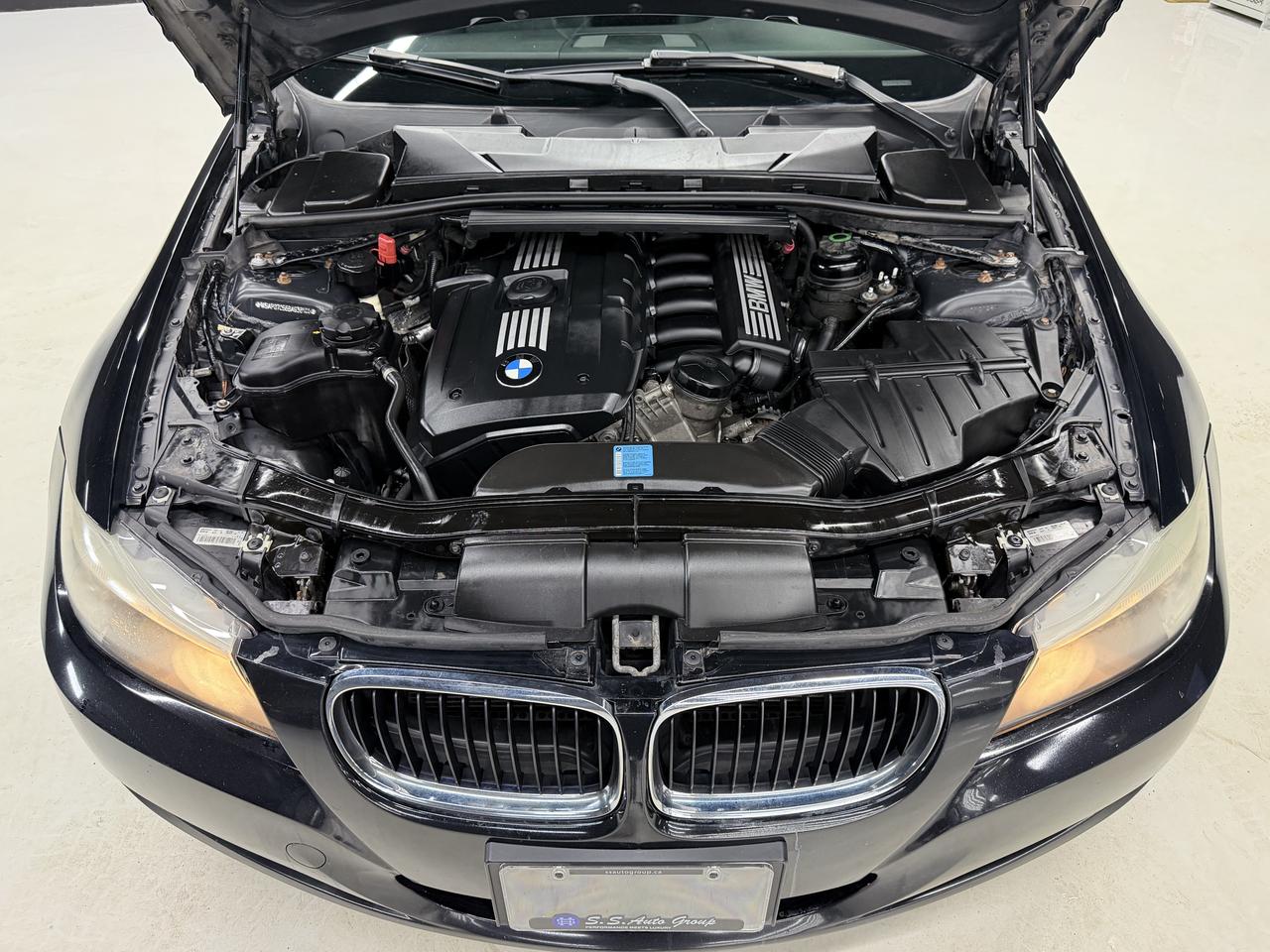 2011 BMW 323i SUNROOF|HEATED SEATS|DUAL CLIMATE|CLEAN CARFAX| Photo