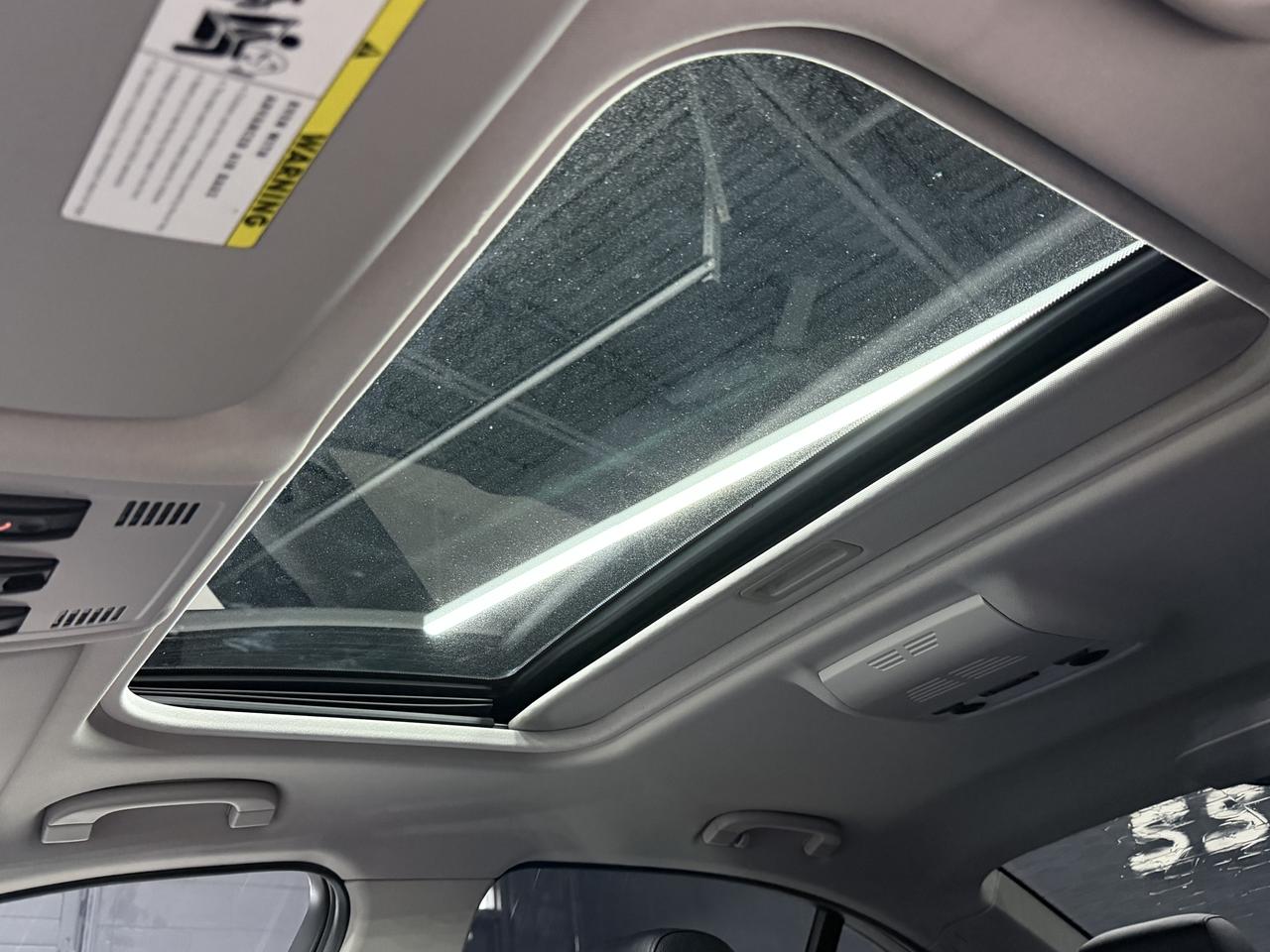 2011 BMW 323i SUNROOF|HEATED SEATS|DUAL CLIMATE|CLEAN CARFAX| Photo