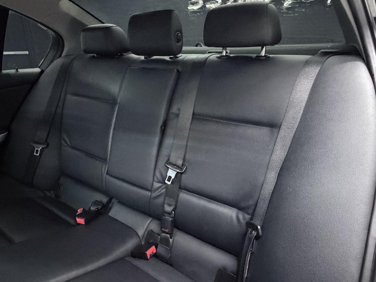 2011 BMW 323i SUNROOF|HEATED SEATS|DUAL CLIMATE|CLEAN CARFAX| Photo