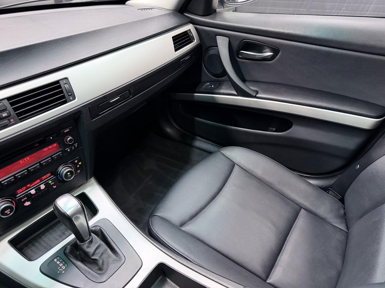 2011 BMW 323i SUNROOF|HEATED SEATS|DUAL CLIMATE|CLEAN CARFAX| Photo