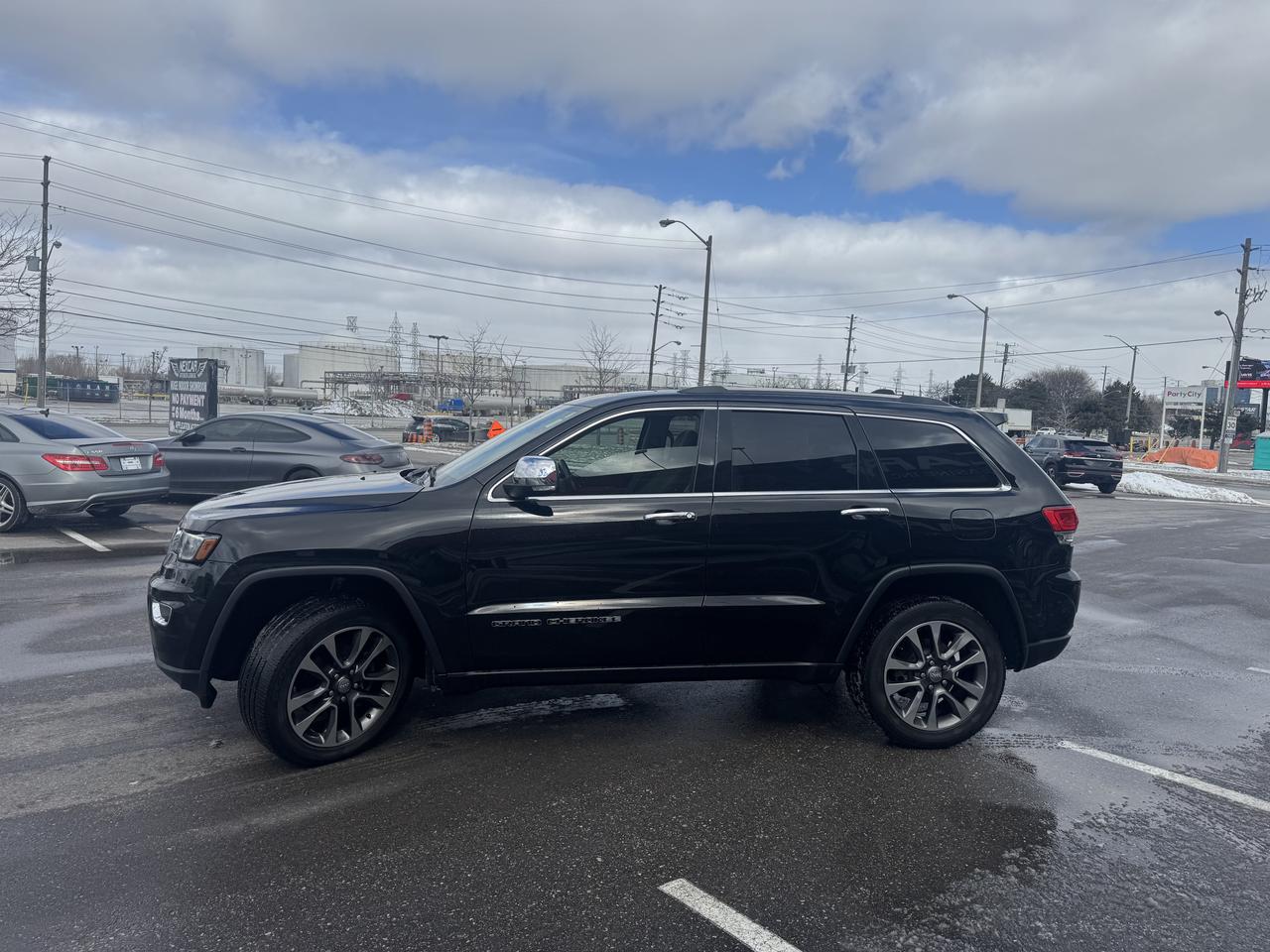 2018 Jeep Grand Cherokee LIMITED 4WD LEATHER PAN/ROOF NAV B/SPOT CAMERA Photo3