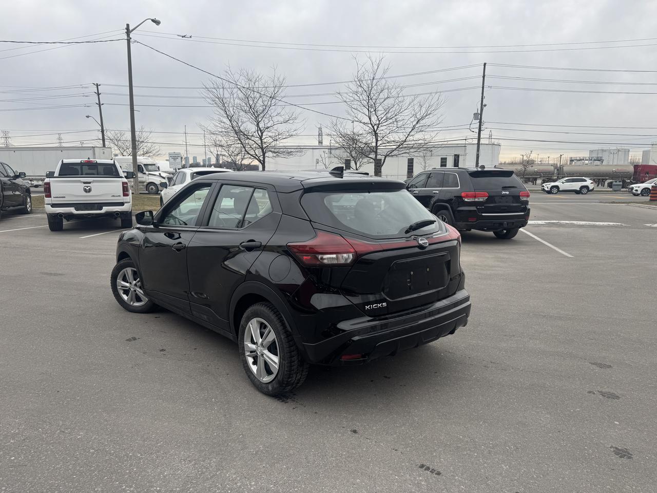 2023 Nissan Kicks S AUTO A/C CARPLAY L/ASSIST B/SPOT BACKUP CAMERA Photo4