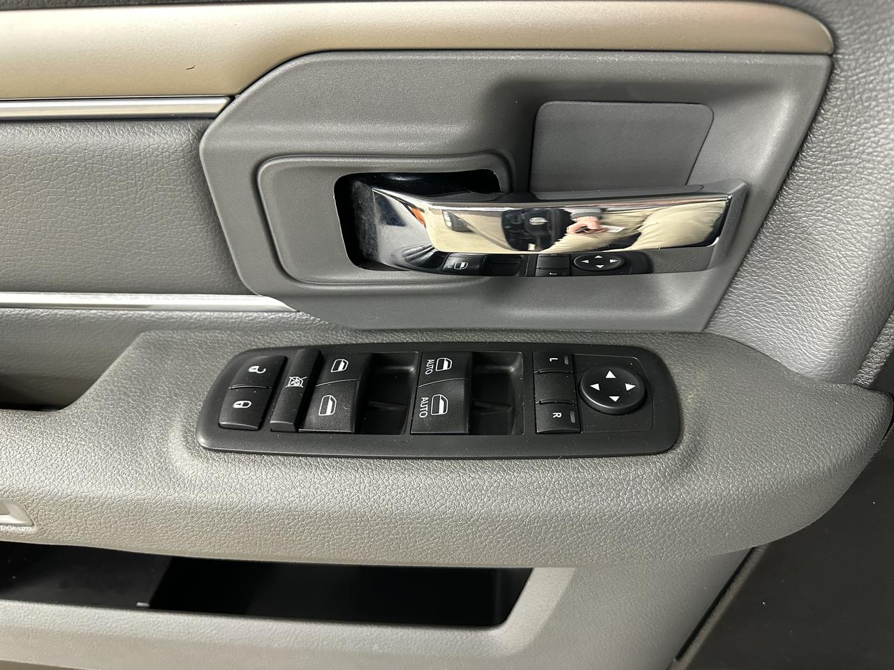 2019 RAM 1500 Classic SLT Photo6