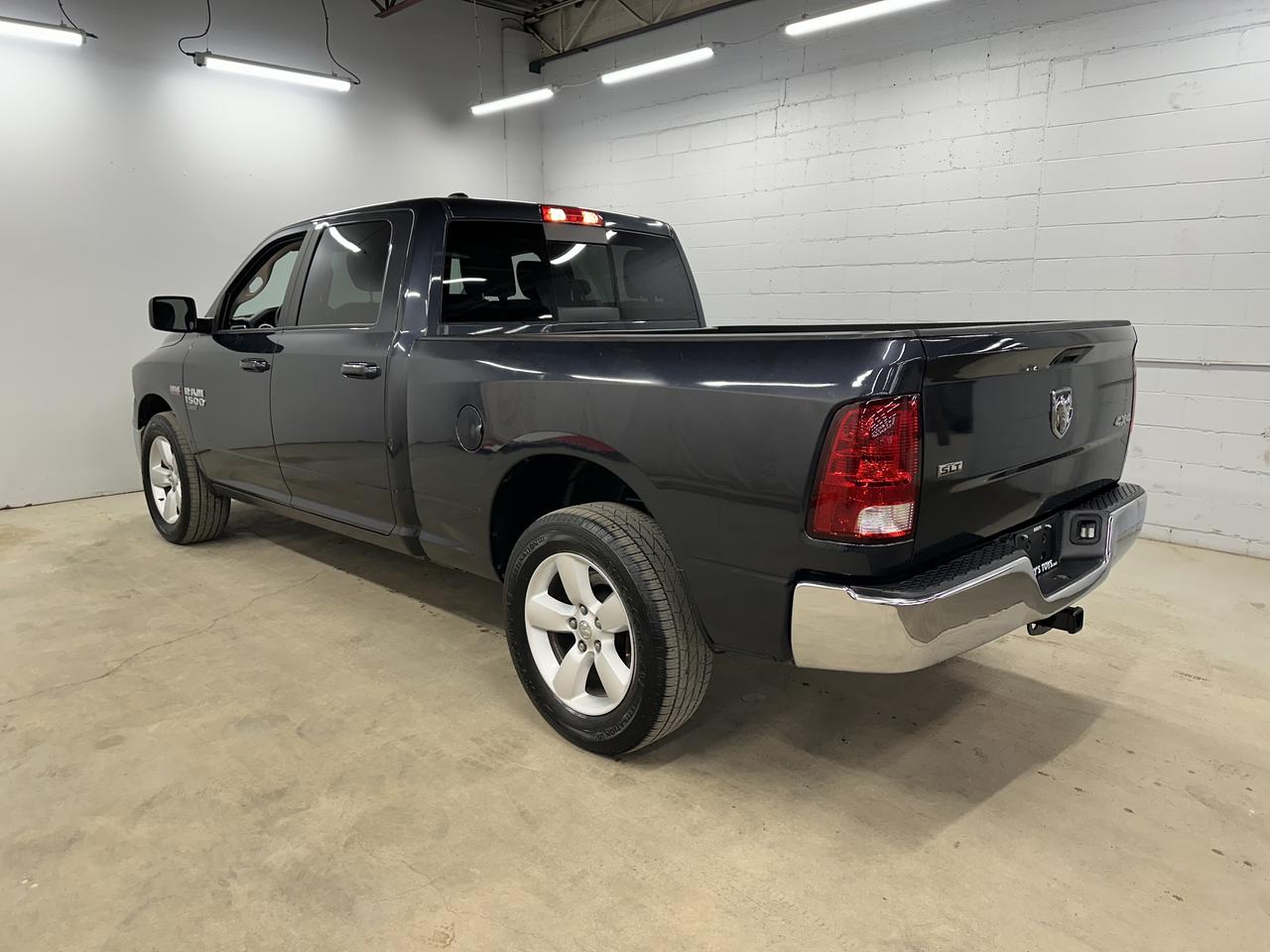 2019 RAM 1500 Classic SLT Photo3