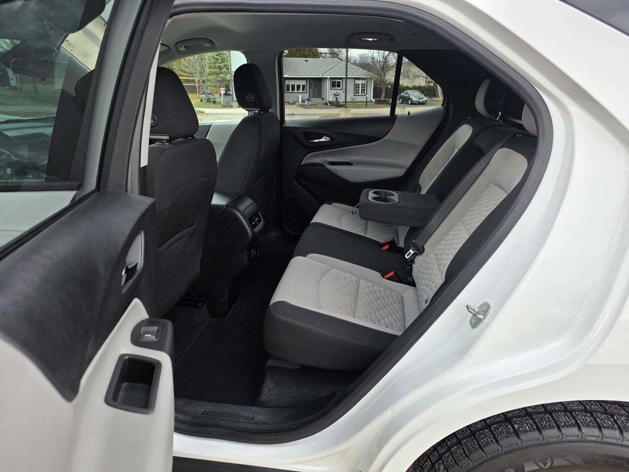 2020 Chevrolet Equinox LS AWD Photo