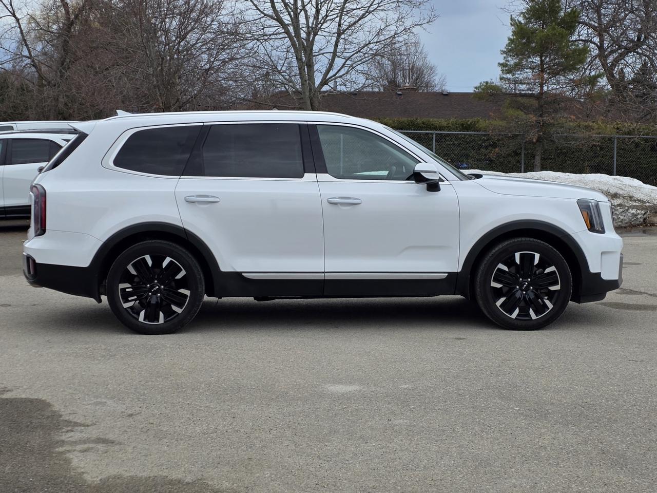 2023 Kia Telluride SX AWD includes snow tires on rims! Photo