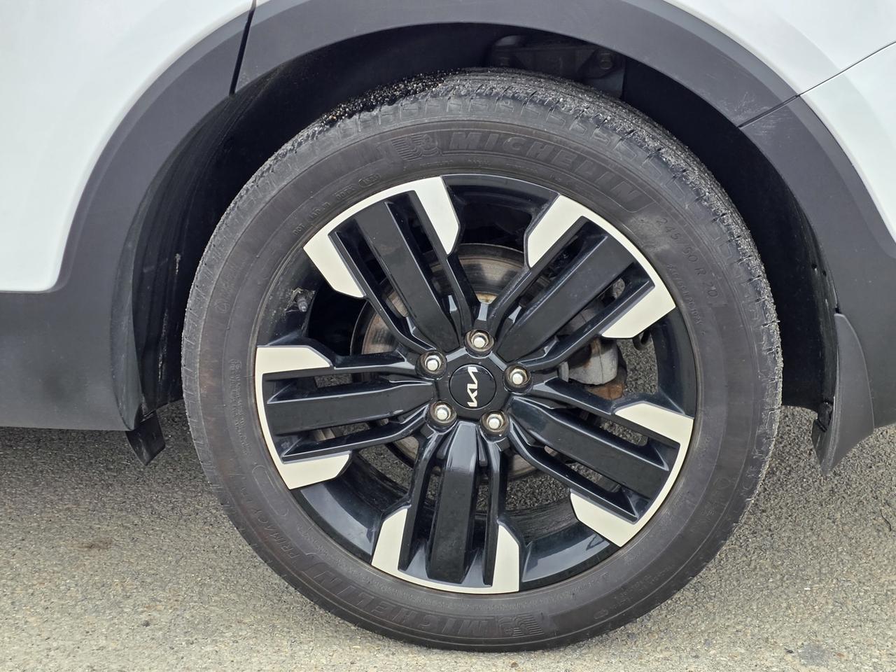 2023 Kia Telluride SX AWD includes snow tires on rims! Photo