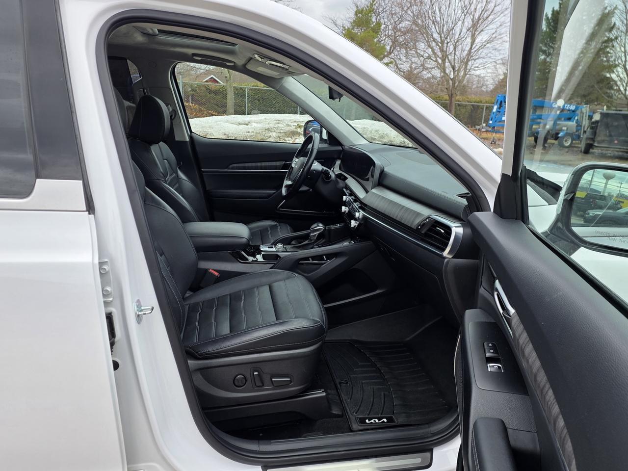 2023 Kia Telluride SX AWD includes snow tires on rims! Photo