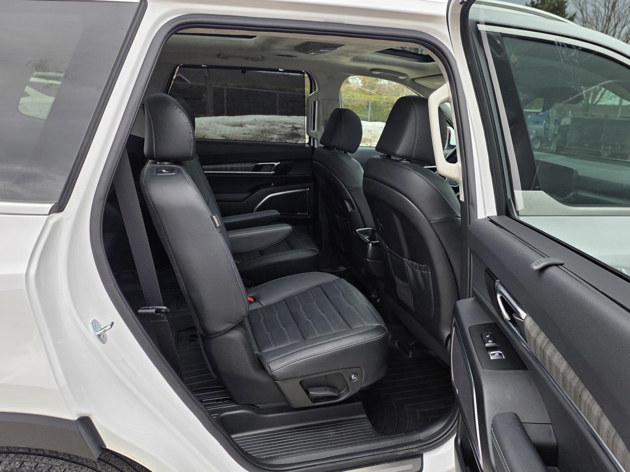 2023 Kia Telluride SX AWD includes snow tires on rims! Photo