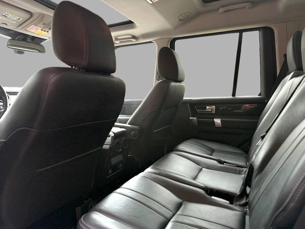 2015 Land Rover LR4 7 Passenger Photo