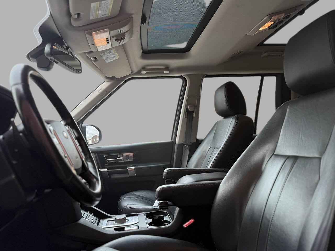 2015 Land Rover LR4 7 Passenger Photo