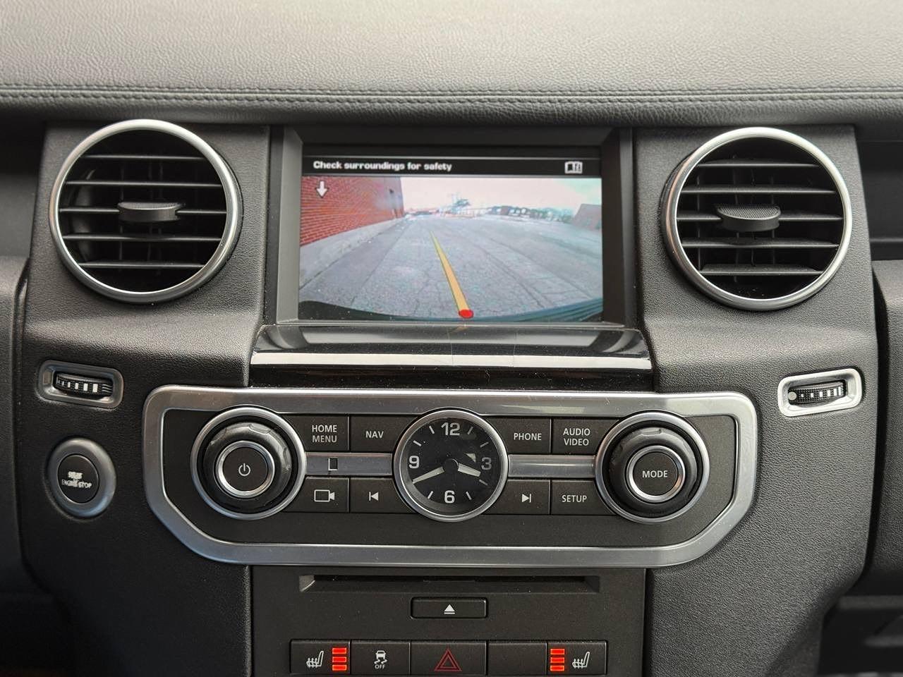 2015 Land Rover LR4 7 Passenger Photo