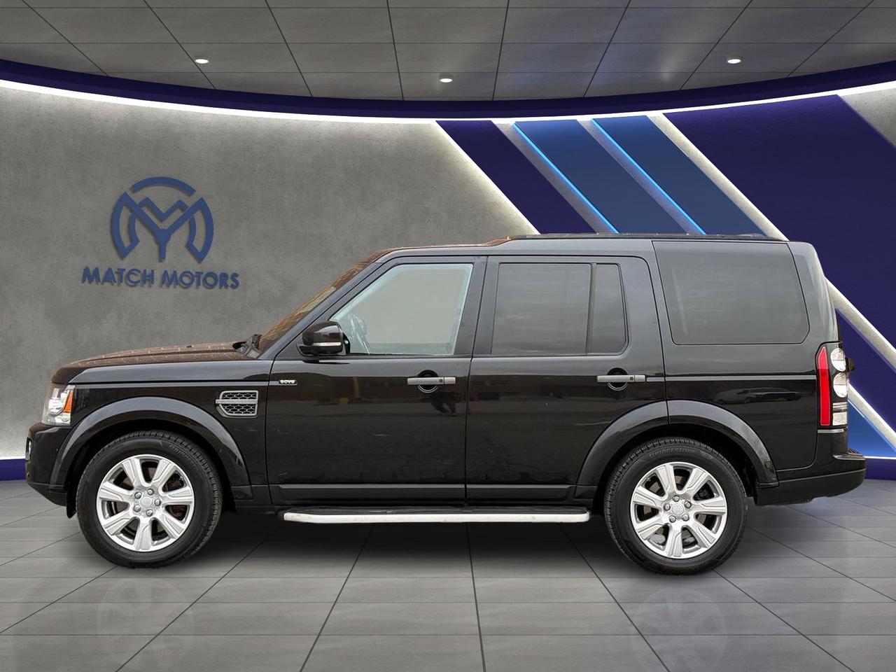 2015 Land Rover LR4 7 Passenger Photo