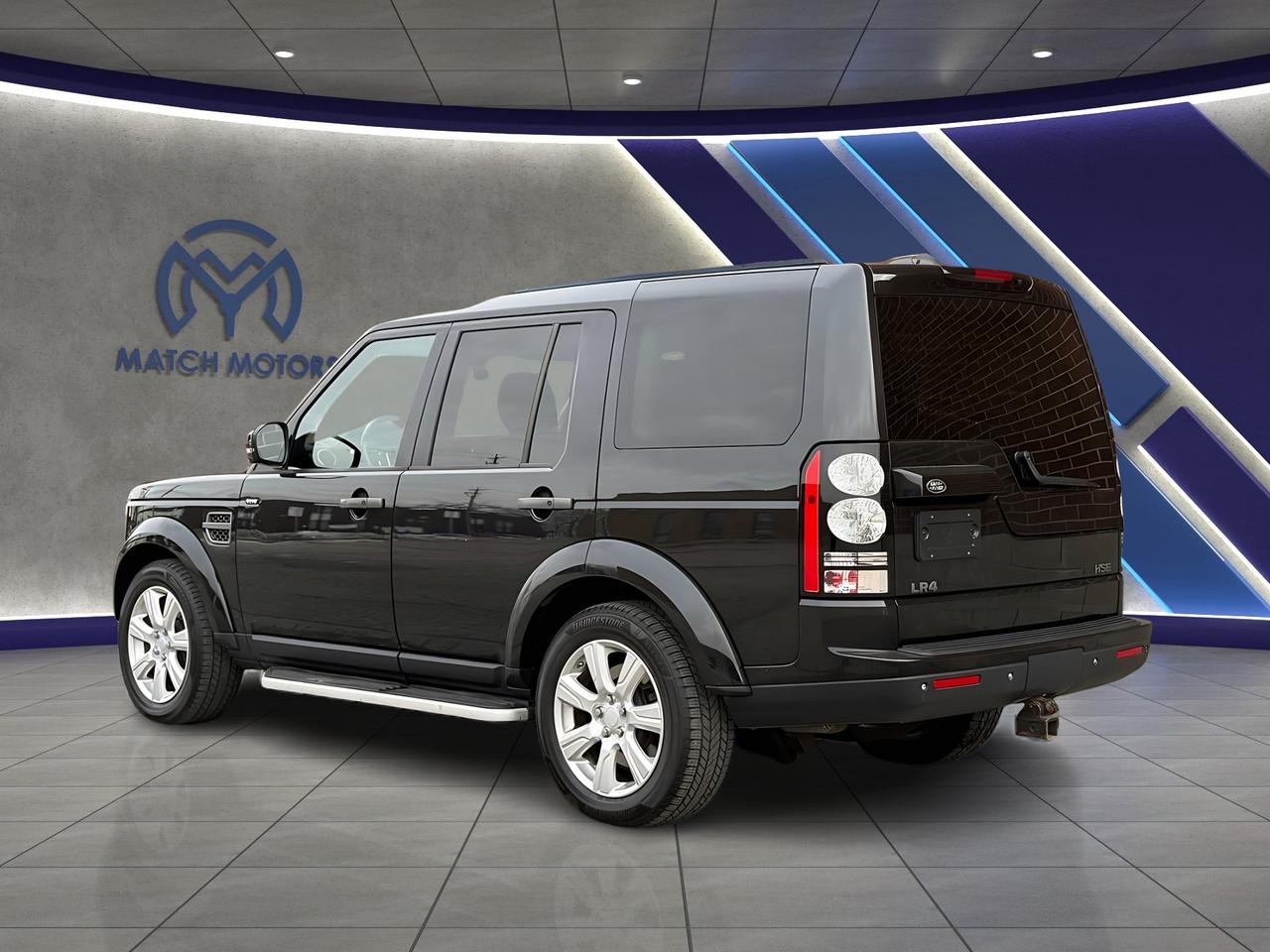 2015 Land Rover LR4 7 Passenger Photo