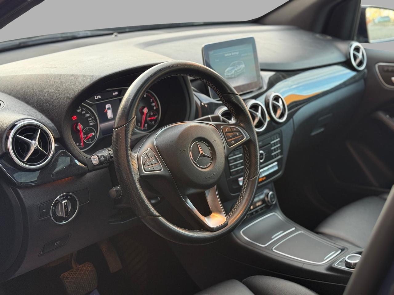 2018 Mercedes-Benz B-Class B 250 Photo