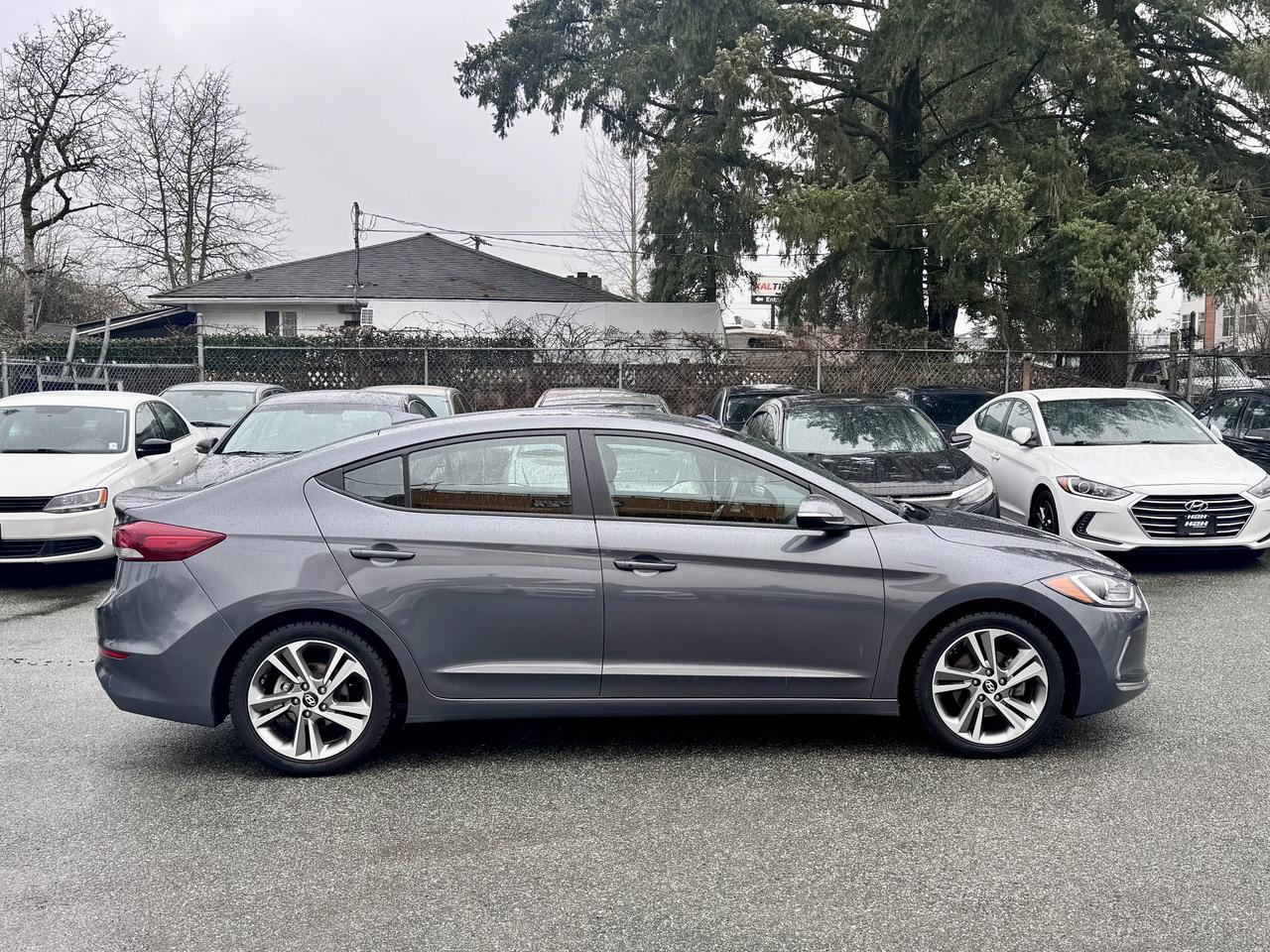 2017 Hyundai Elantra FINANCING AVAILABLE Photo4
