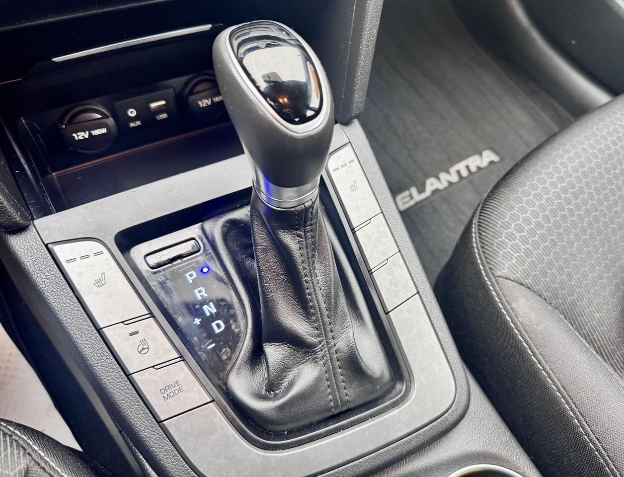 2017 Hyundai Elantra FINANCING AVAILABLE Photo12