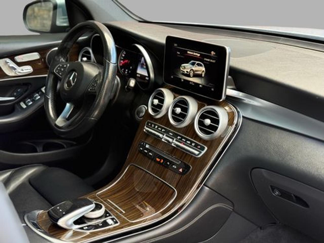 2017 Mercedes-Benz GLC-Class GLC 300 Photo