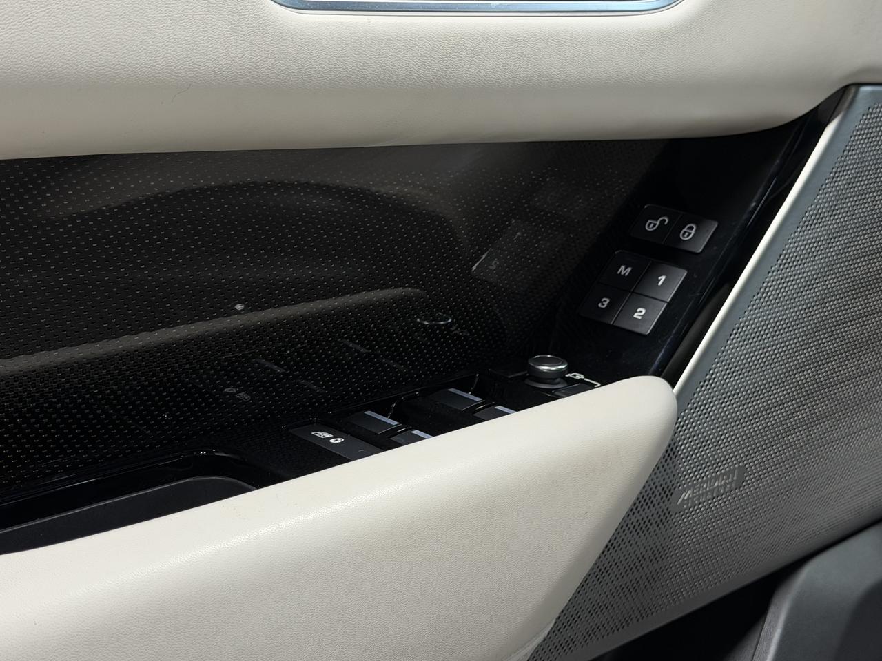 2018 Land Rover Range Rover Velar R-Dynamic P380 HSE FIRST EDITION|SUNROOF|MASSAGE SEATS Photo