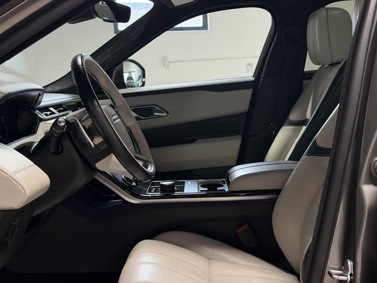 2018 Land Rover Range Rover Velar R-Dynamic P380 HSE FIRST EDITION|SUNROOF|MASSAGE SEATS Photo4
