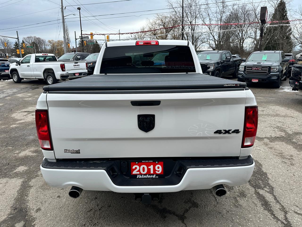 2019 RAM 1500 Classic Express4X4 Crew HEMI Cloth 6Pass CarPlay BackupCam Photo3