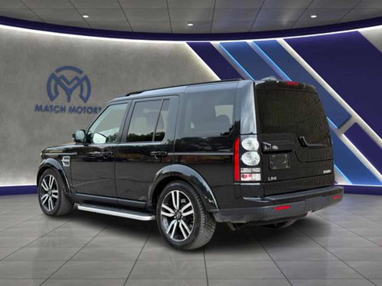 2016 Land Rover LR4 7 Passenger Photo