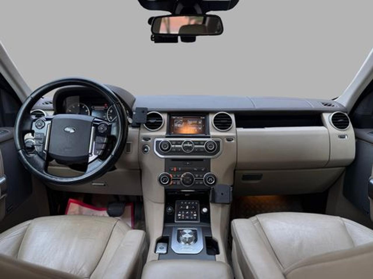 2016 Land Rover LR4 7 Passenger Photo
