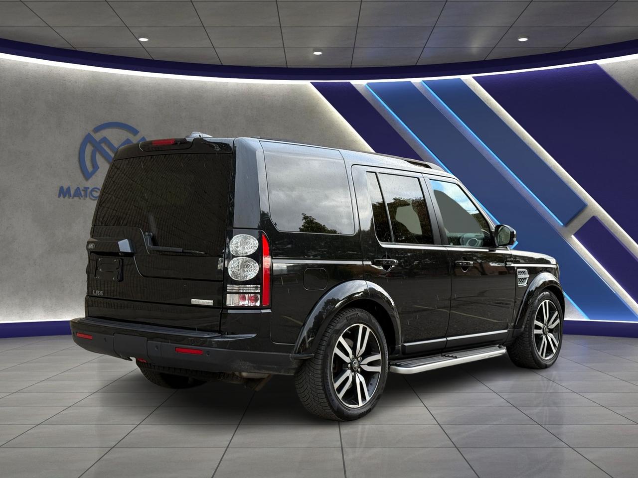 2016 Land Rover LR4 7 Passenger Photo