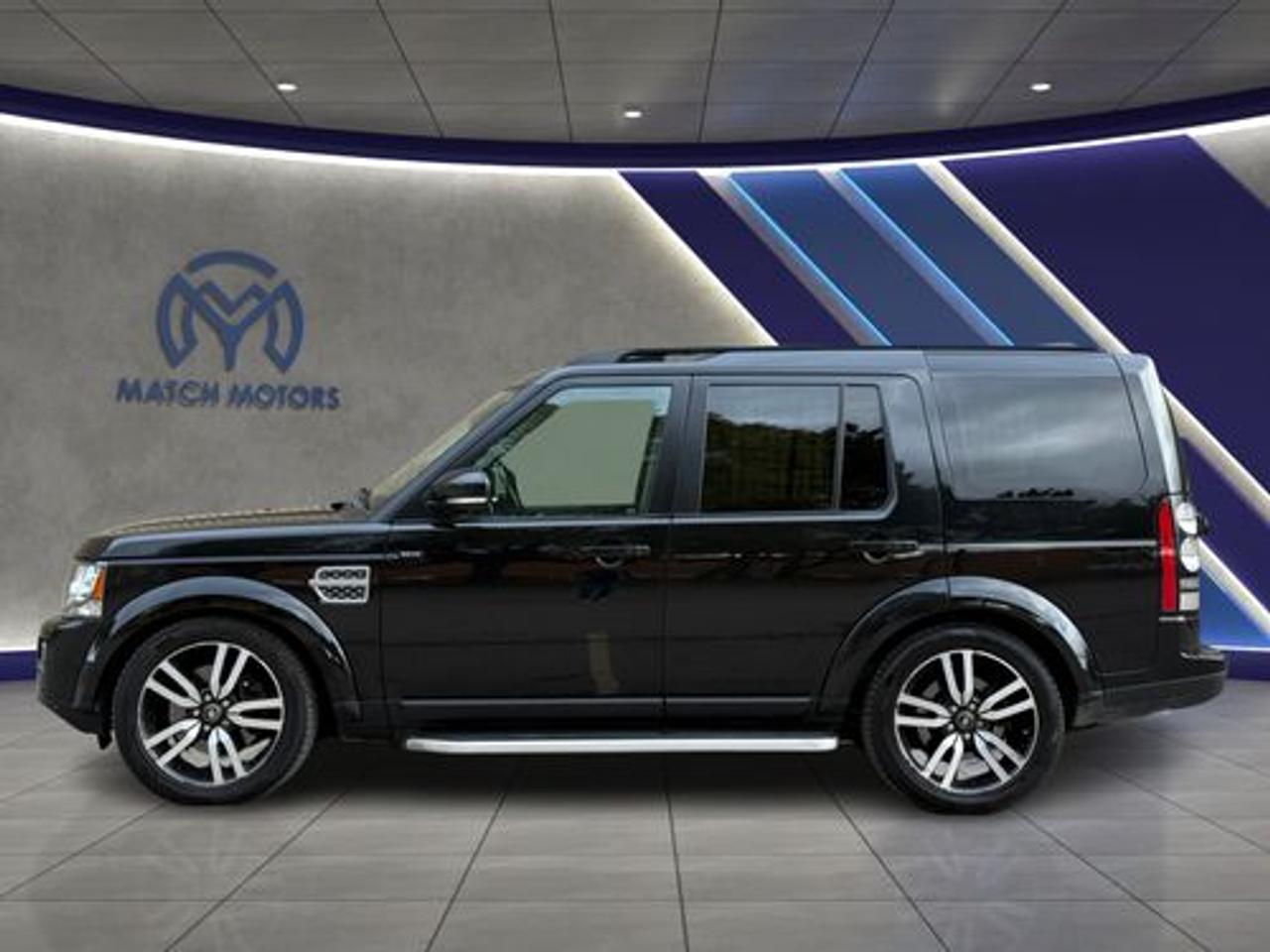 2016 Land Rover LR4 7 Passenger Photo