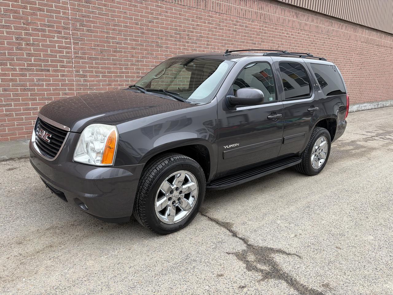 <p>GREY ON BLACK LEATHER, NON SMOKER,&nbsp; NO ACCIDENTS, SUNROOF, 2 SETS OF RIMS AND TIRES, SLT, 4X4, 5.3L V8, VERY CLEAN. MUST BE SEEN.</p><p>&nbsp;</p><p>CERTIFIED</p><p>&nbsp;</p><p><span style=font-size: 1em;>UCDA MEMBER. FAMILY OWNED AND OPERATED SINCE 2009.<br><br>BY APPOINTMENT ONLY.<br><br>PLEASE CALL, EMAIL OR TEXT ANYTIME.<br><br>THANK YOU. 9AM-9PM <br><br>SHAUN 416-270-3324 <br>NICK 647-834-5626 <br><br>ROW AUTO SALES INC <br>509 BAYLY ST EAST<br>AJAX, ON L1Z 1W7 </span></p><p><span style=font-size: 1em;><br>TRADES WELCOME! <br>OPEN 6 DAYS A WEEK. <br><br>BY APPOINTMENT ONLY. CALL OR TEXT TO MAKE AN APPOINTMENT</span></p><p>&nbsp;</p><p><span style=font-size: 1em;>LICENSING AND $22.00 OMVIC FEE NOT INCLUDED IN THE PRICE.</span></p>