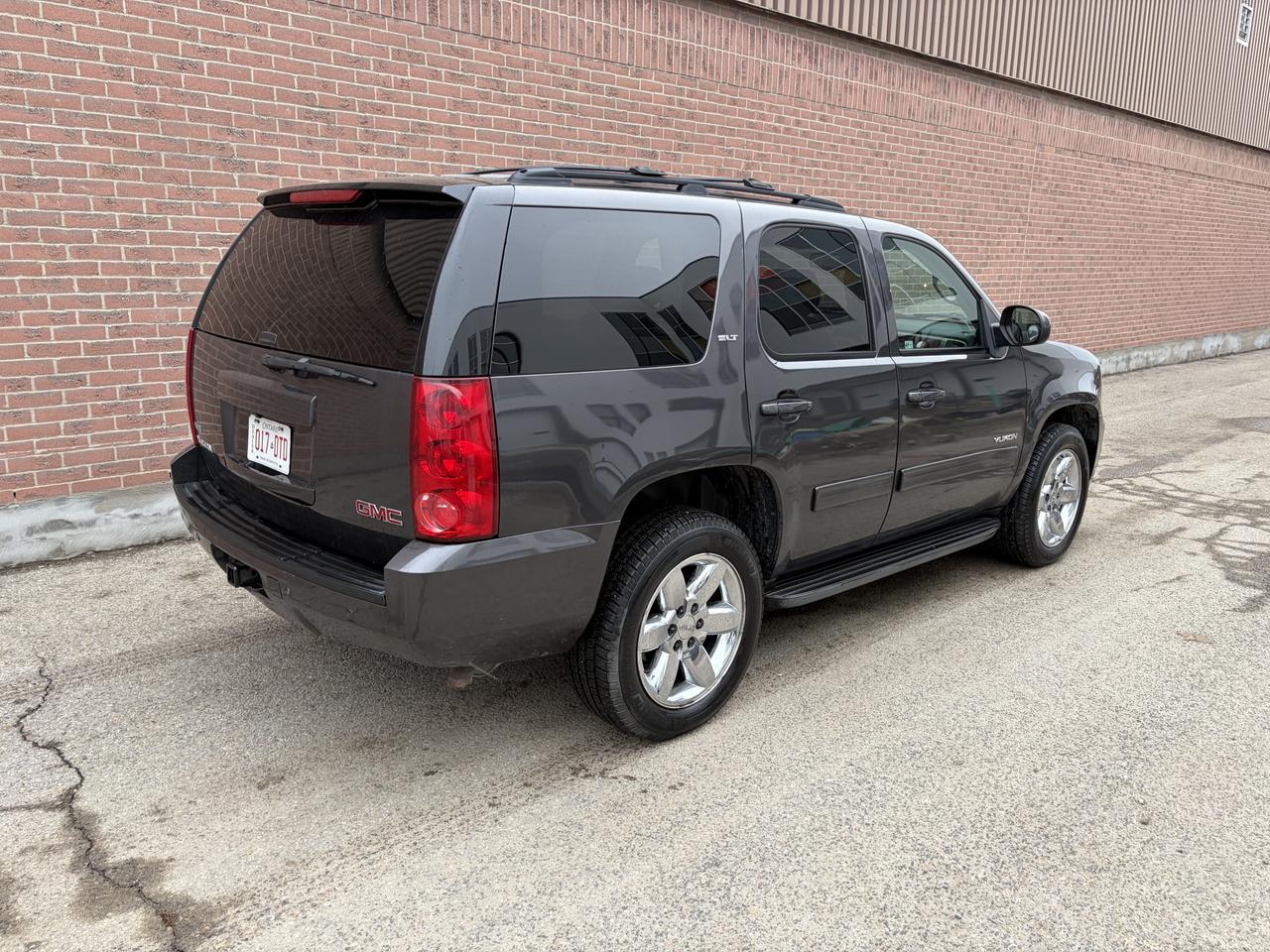2010 GMC Yukon SLT Photo2