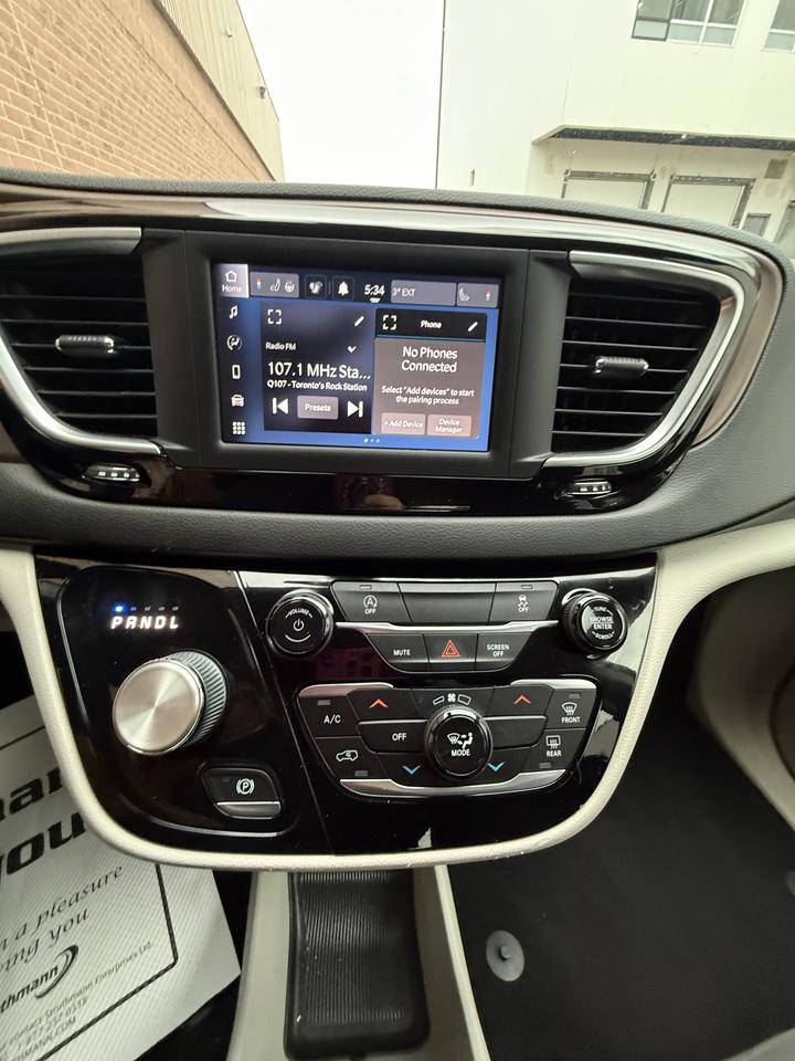 2022 Chrysler Grand Caravan SXT Photo