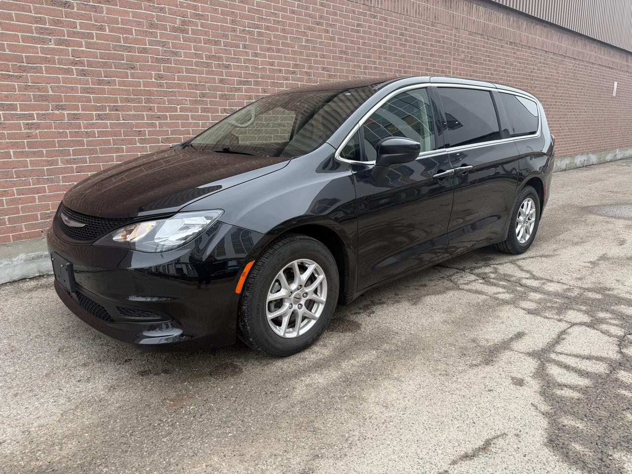 2022 Chrysler Grand Caravan SXT - Photo #1