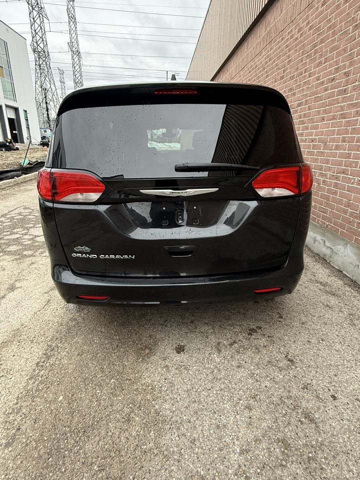 2022 Chrysler Grand Caravan SXT Photo3