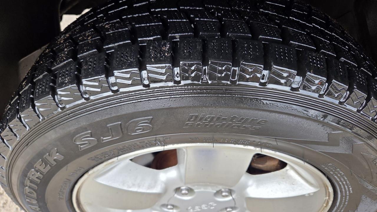 2001 Jeep Grand Cherokee LIMITED, V8, LOW KMS, ONLY 54,000KMS, CERTIFIED Photo