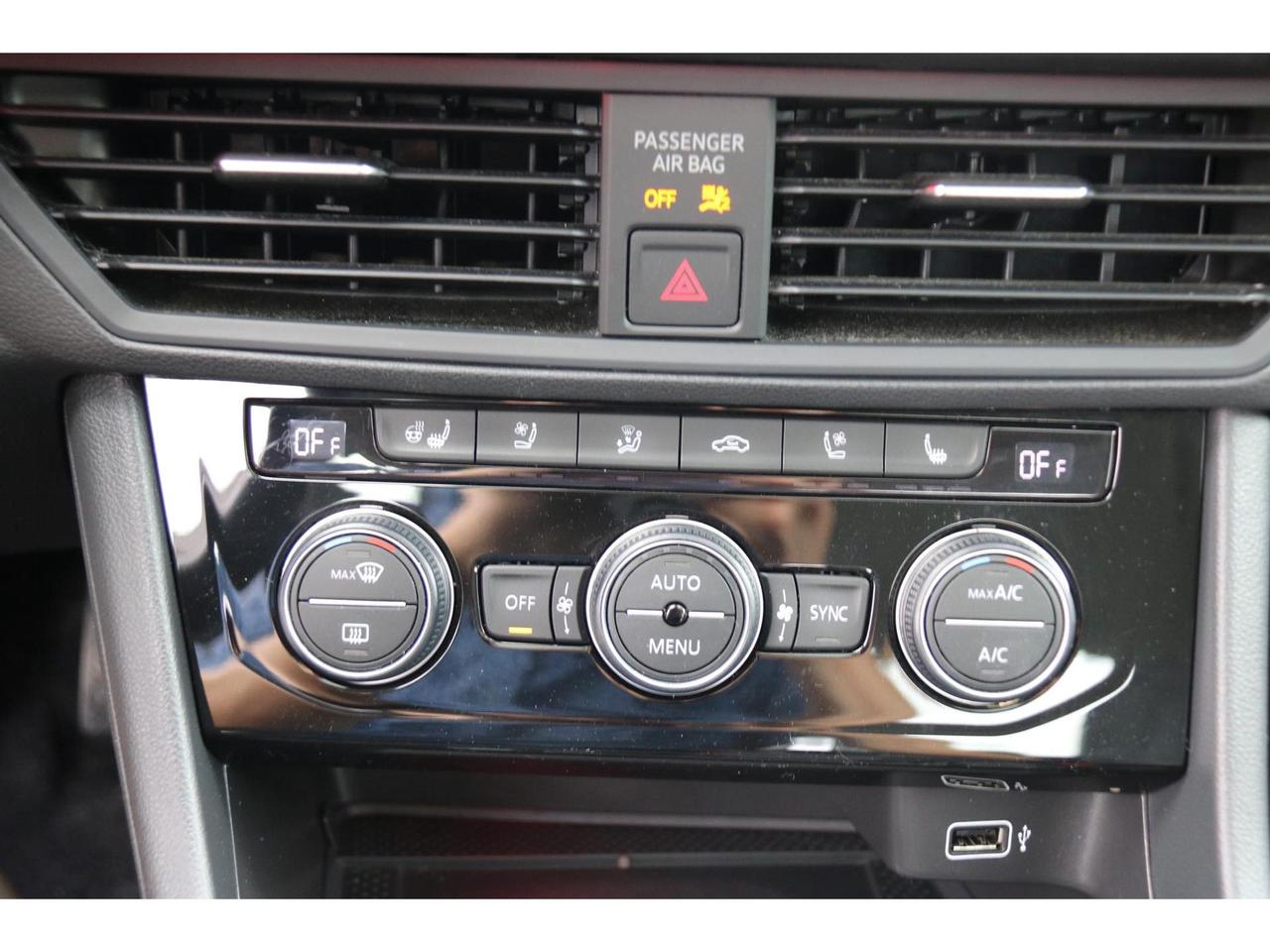 2020 Volkswagen Jetta Execline Photo