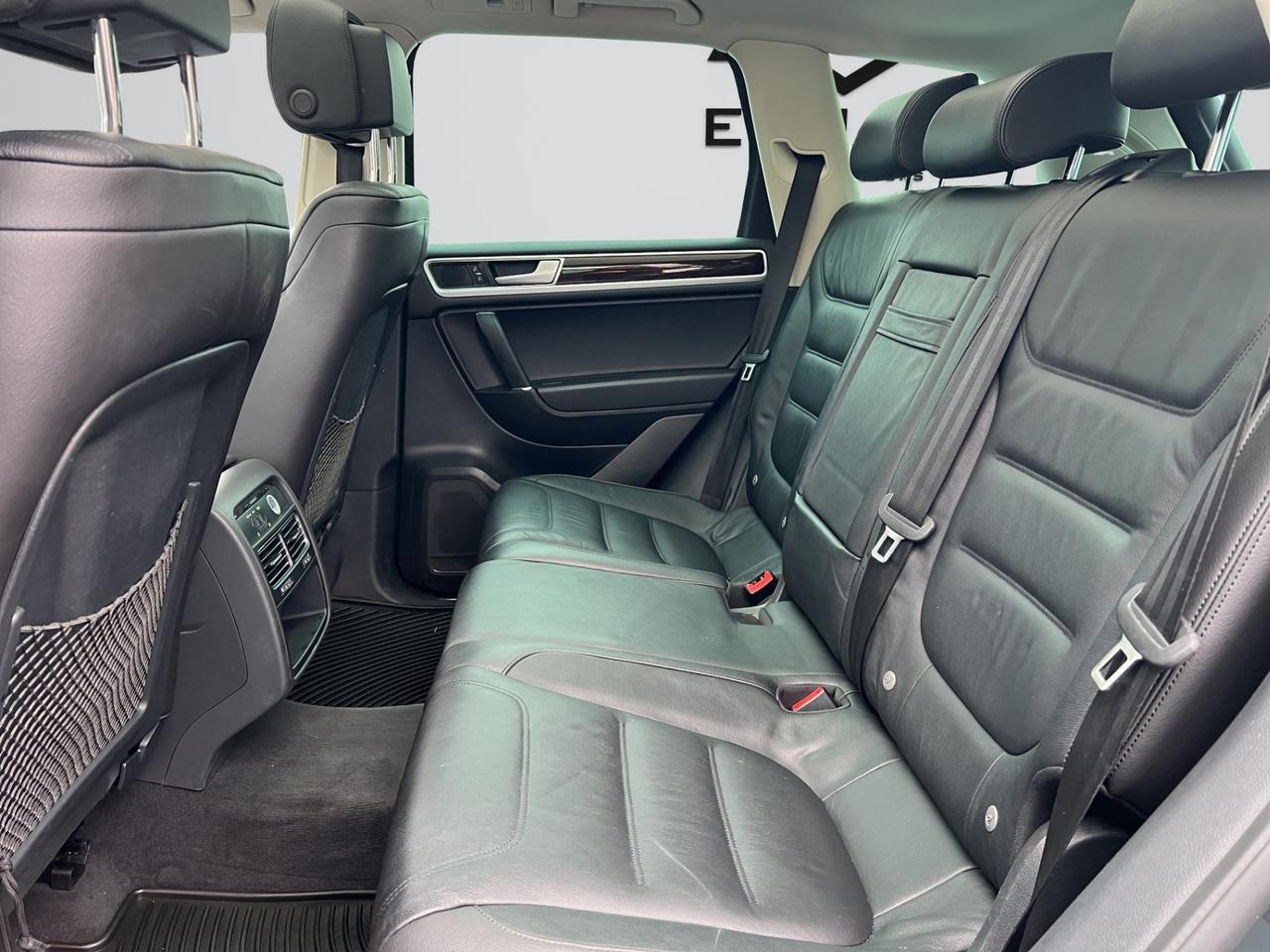 2016 Volkswagen Touareg V6 Highline Pkg - Leather - Awd - Navi !! Photo