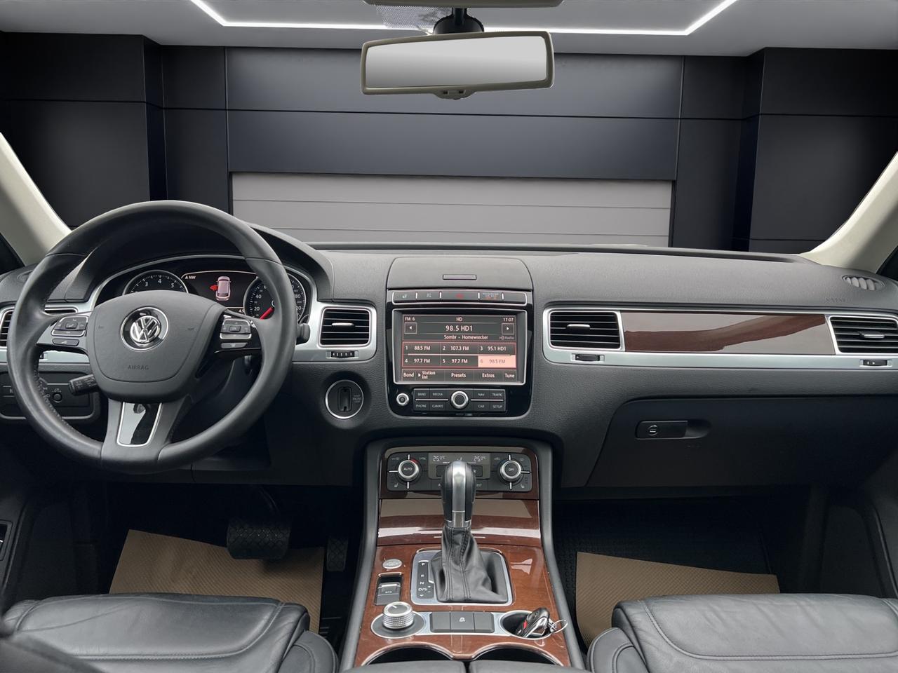 2016 Volkswagen Touareg V6 Highline Pkg - Leather - Awd - Navi !! Photo