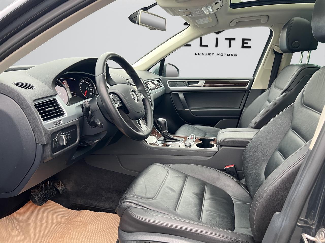 2016 Volkswagen Touareg V6 Highline Pkg - Leather - Awd - Navi !! Photo