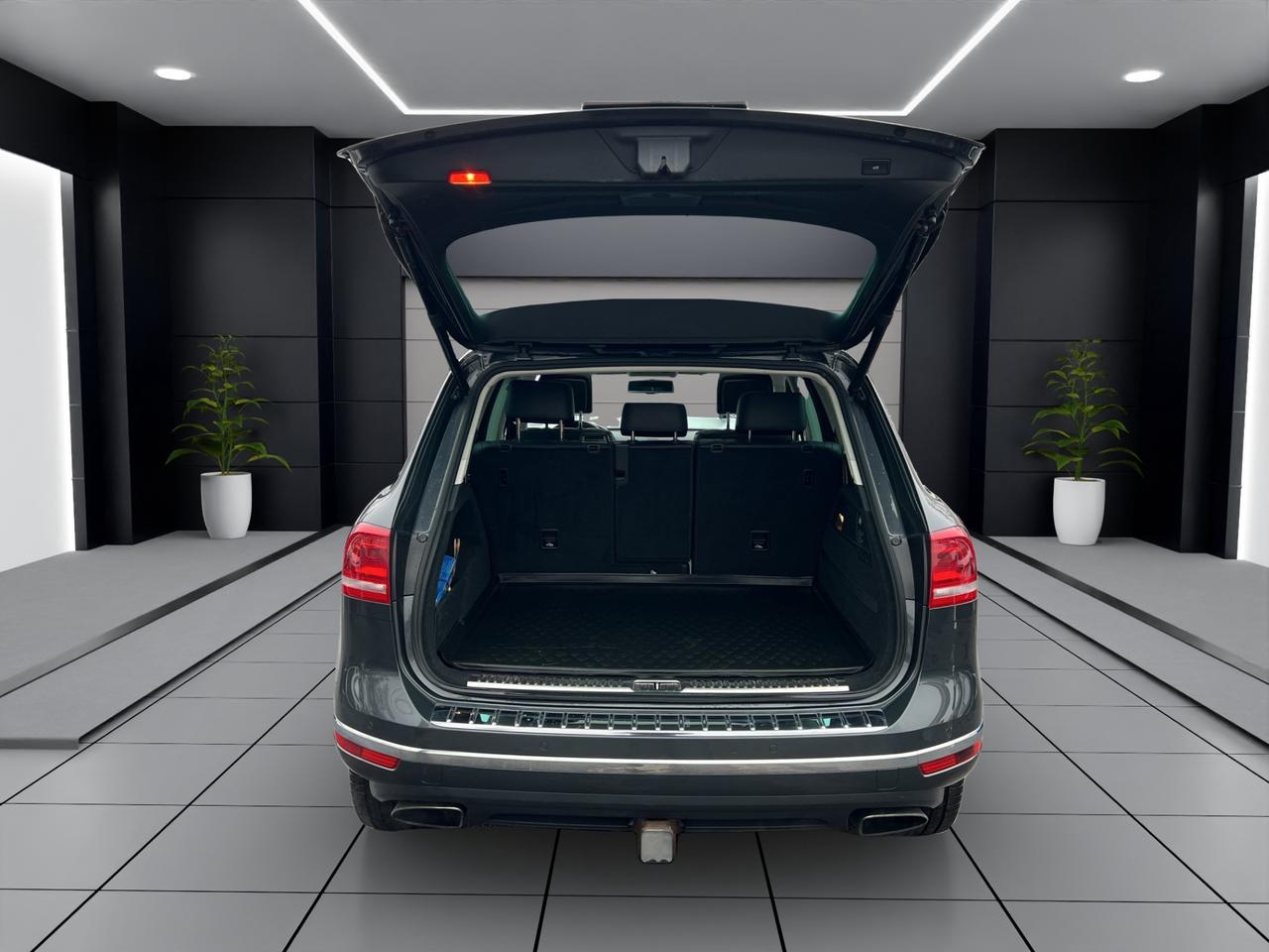 2016 Volkswagen Touareg V6 Highline Pkg - Leather - Awd - Navi !! Photo