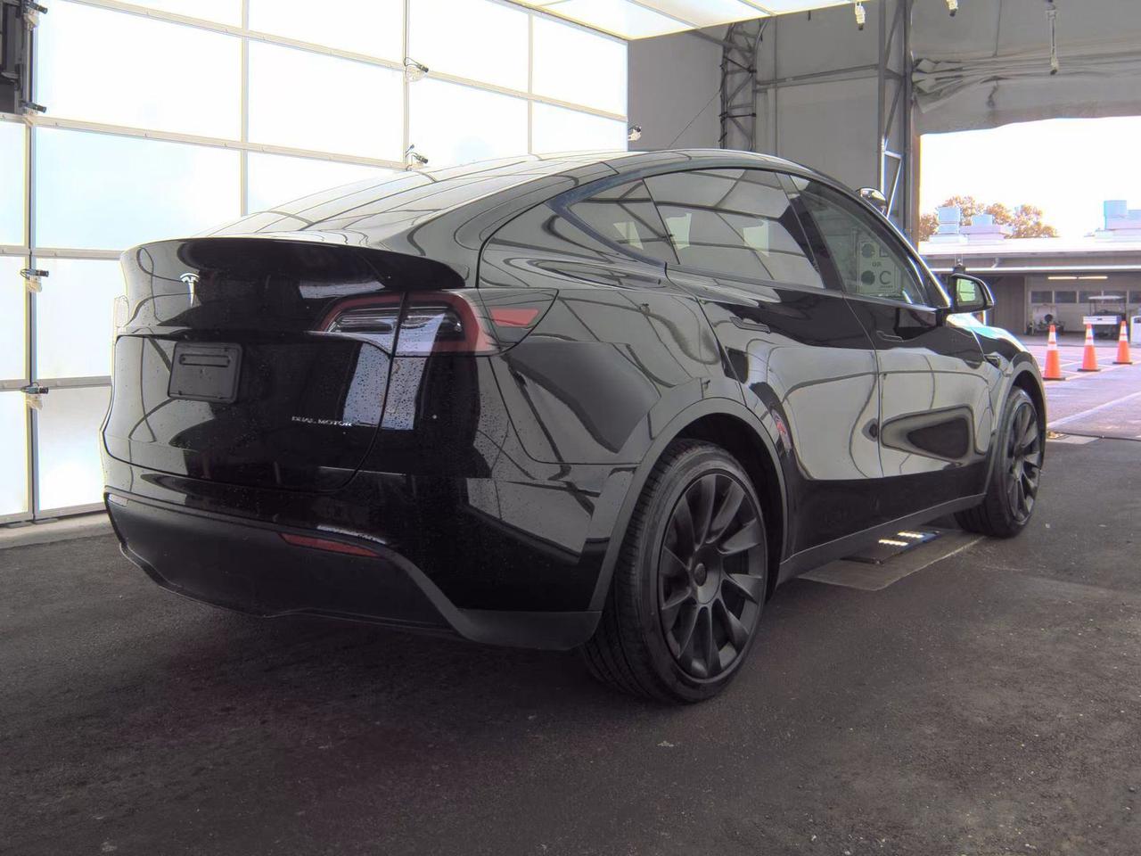 2023 Tesla Model Y LONG RANGE AWD-DUAL MOTOR-CERTIFIED Photo4