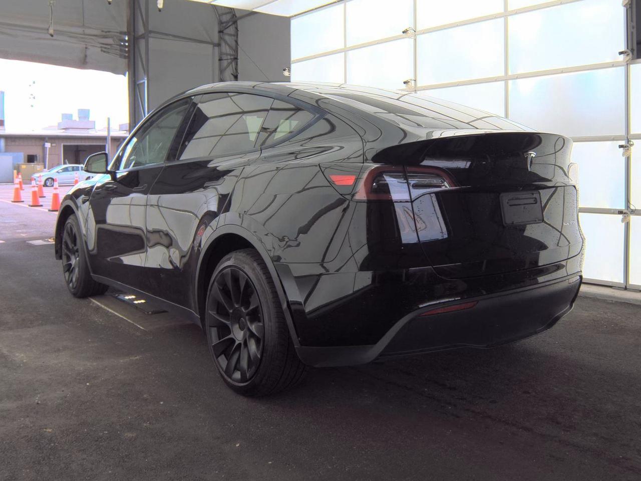 2023 Tesla Model Y LONG RANGE AWD-DUAL MOTOR-CERTIFIED Photo3