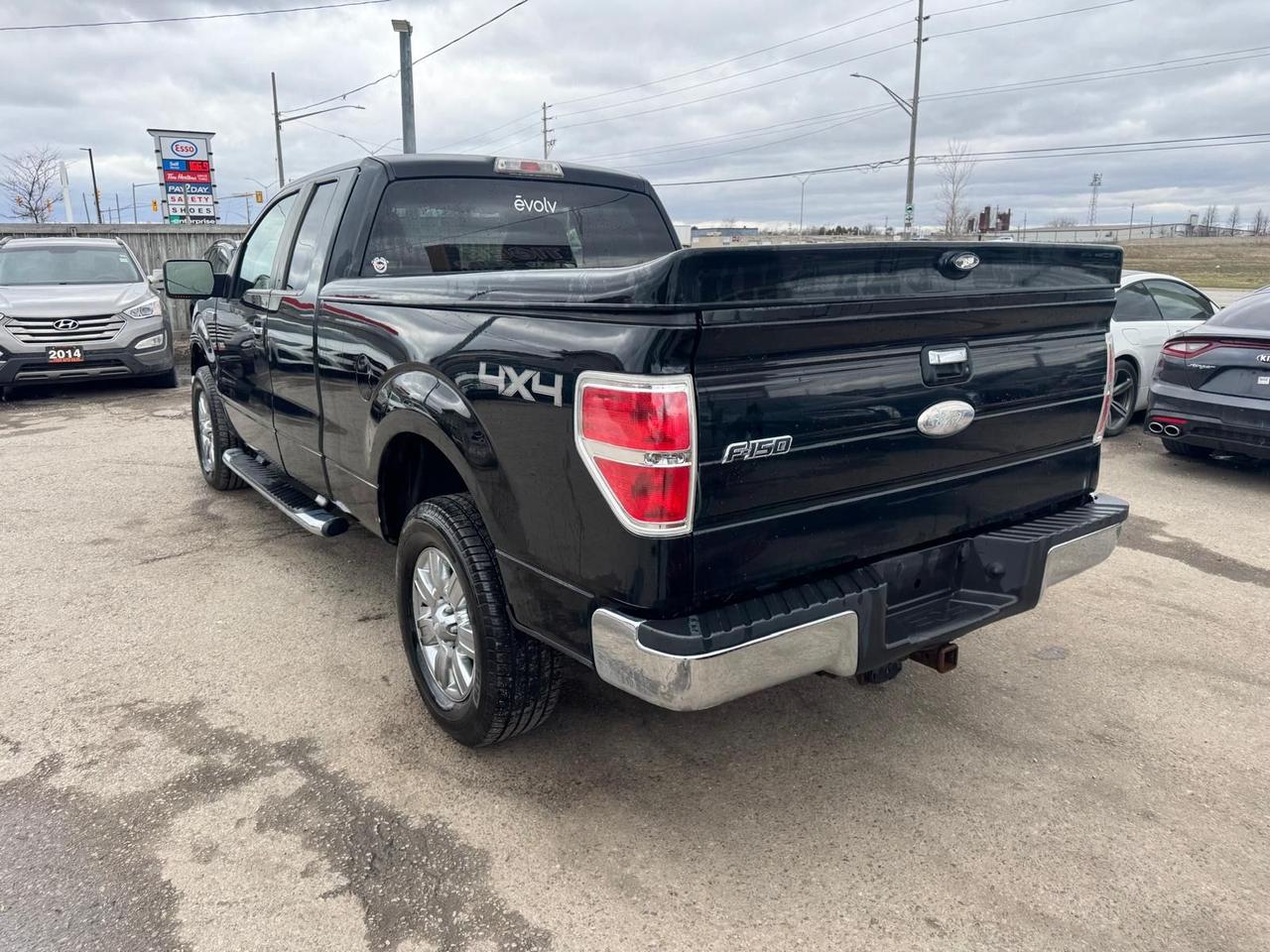 2009 Ford F-150 XLT, 5.4 V8, WELL MAINTAINED, 4X4, TOPPER, CERT Photo2