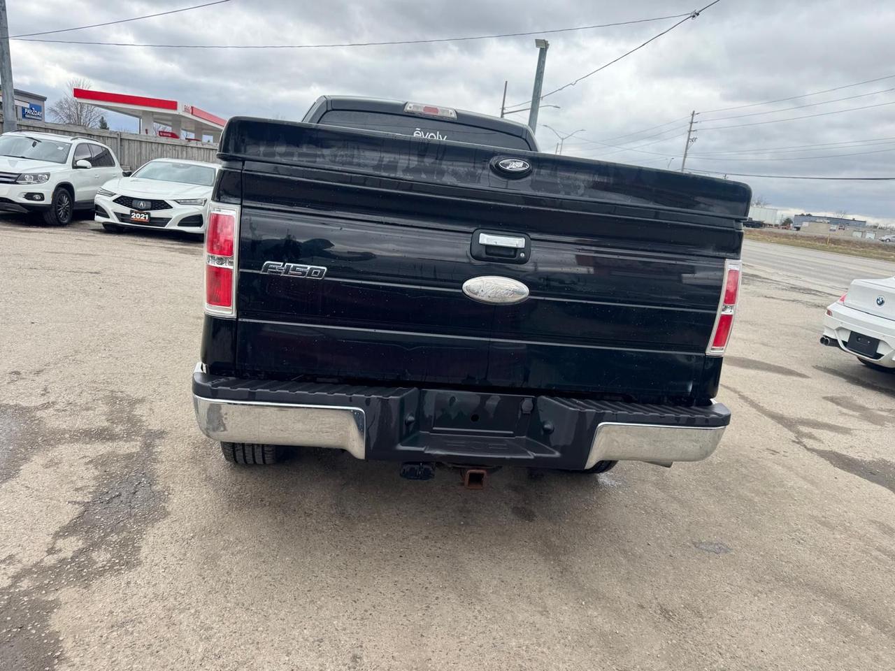 2009 Ford F-150 XLT, 5.4 V8, WELL MAINTAINED, 4X4, TOPPER, CERT Photo3