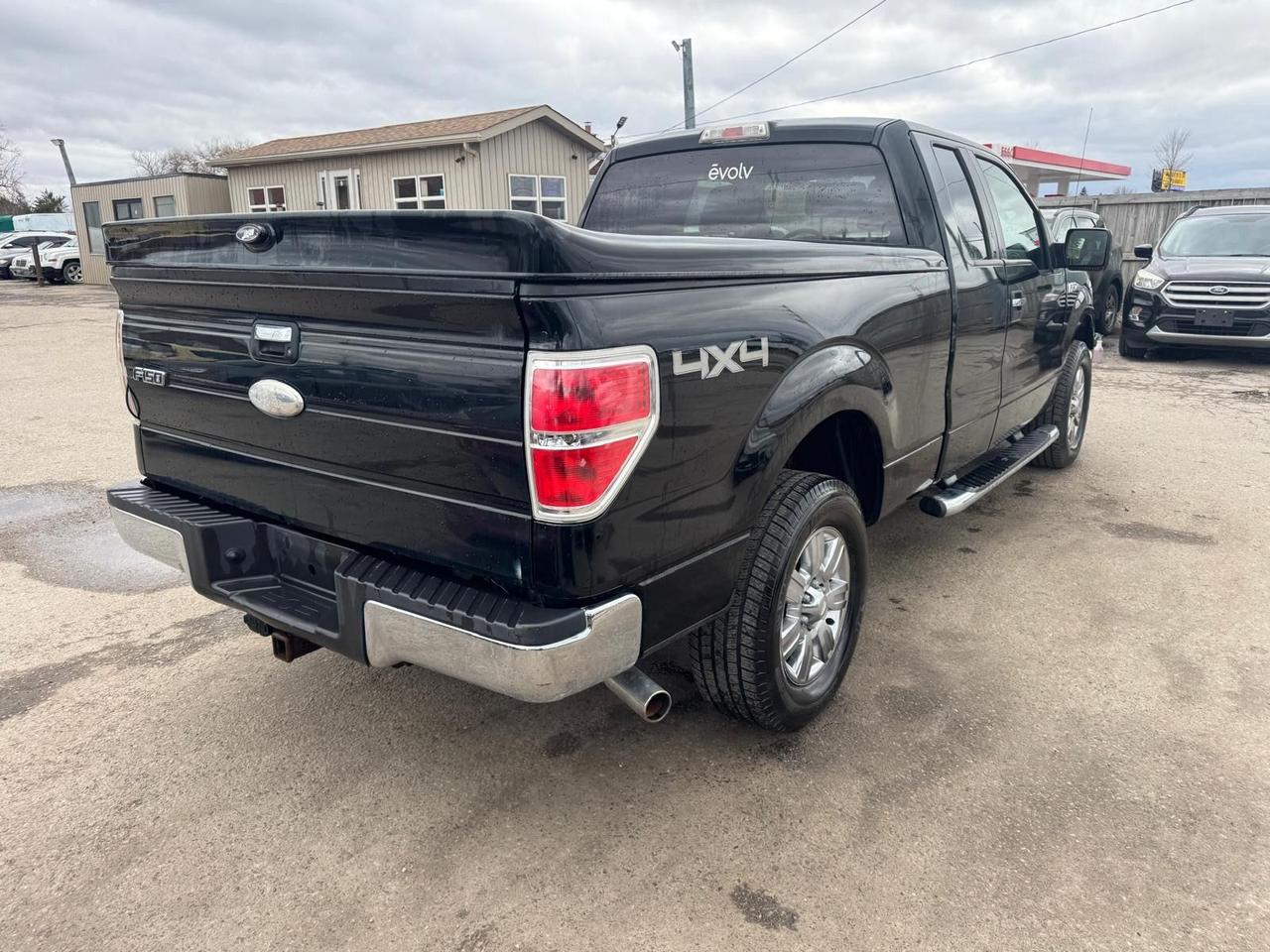 2009 Ford F-150 XLT, 5.4 V8, WELL MAINTAINED, 4X4, TOPPER, CERT Photo4