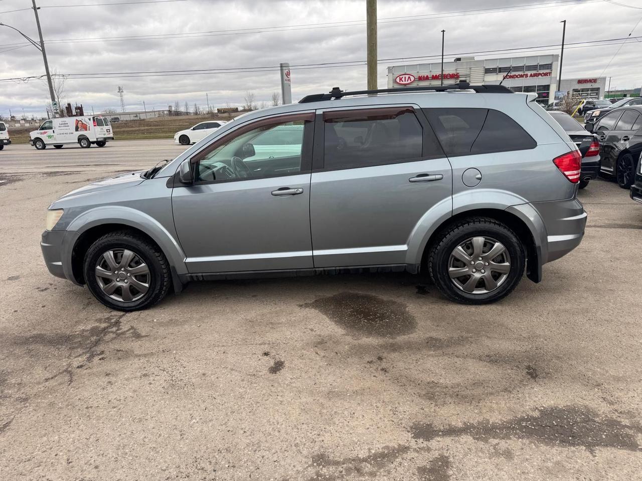 2009 Dodge Journey SXT, AUTO, ONLY 69KMS, V6, VERY CLEAN, CERTIFIED Photo