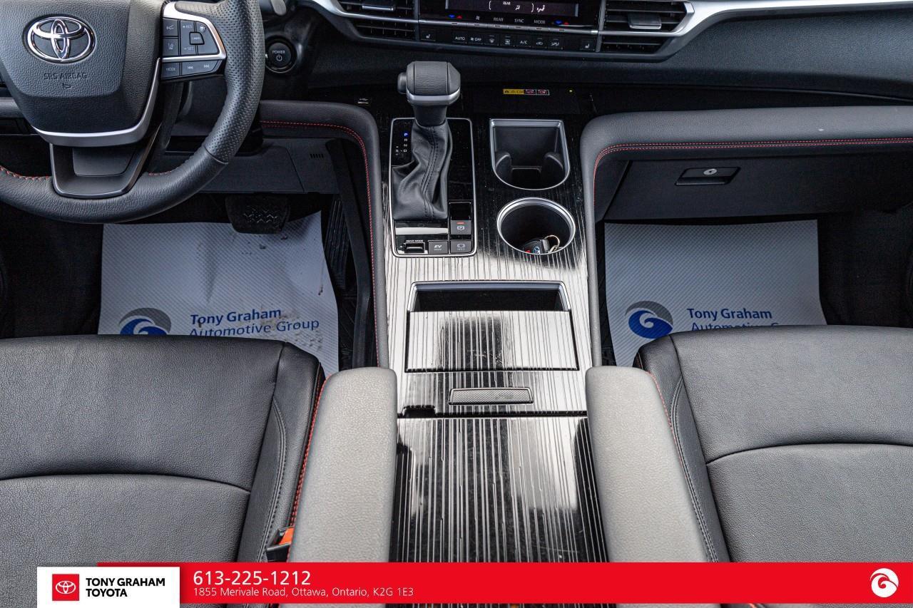 2025 Toyota Sienna XSE 7-Passenger Photo