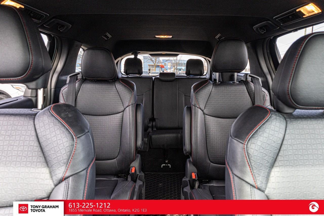 2025 Toyota Sienna XSE 7-Passenger Photo