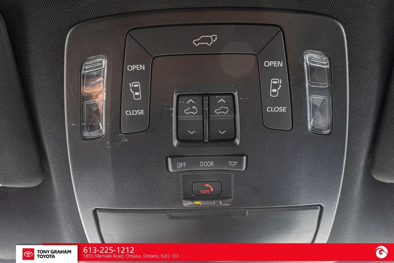 2025 Toyota Sienna XSE 7-Passenger Photo