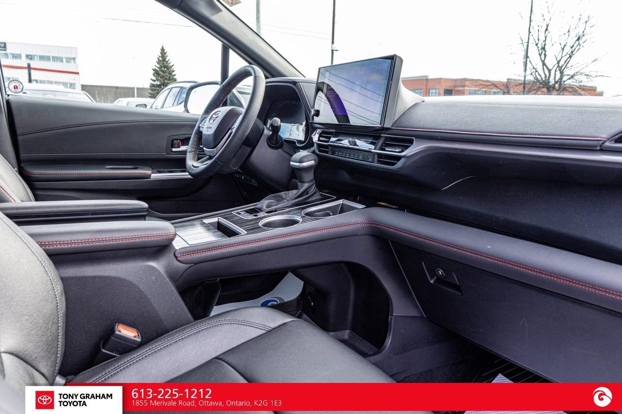 2025 Toyota Sienna XSE 7-Passenger Photo